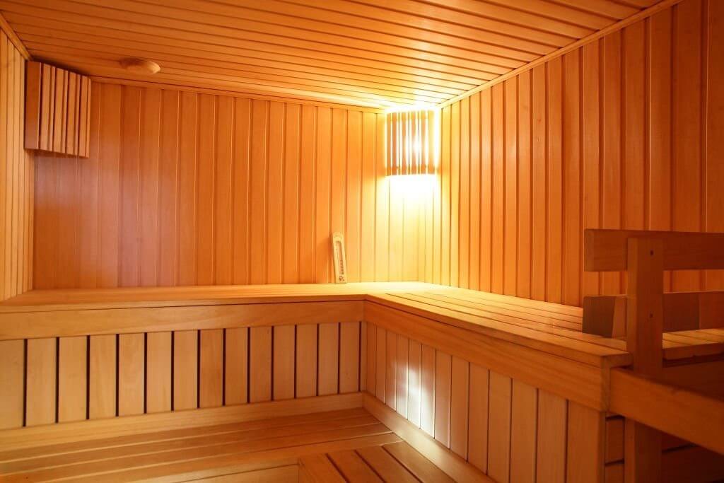 Boost weight loss, recovery & relaxation with supportive sauna sessions.